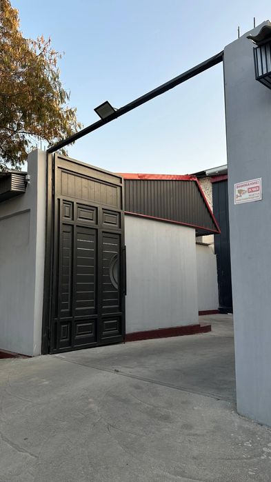 Срочно продается нежилое помещение с большим участком земли