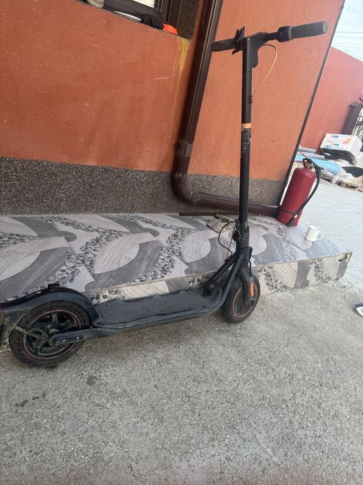 Trotineta ninebot electrica