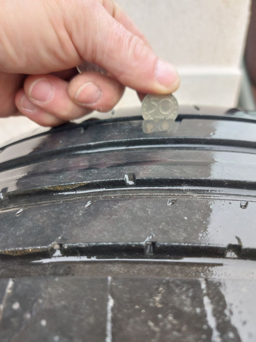 Гуми 2 броя DUNLOP 225/50/17R