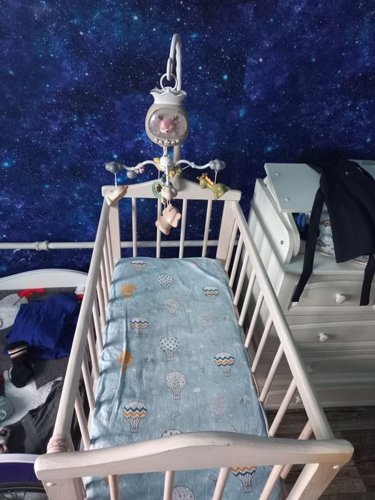 Продам детские вещи и коечку за все 10 000 тг