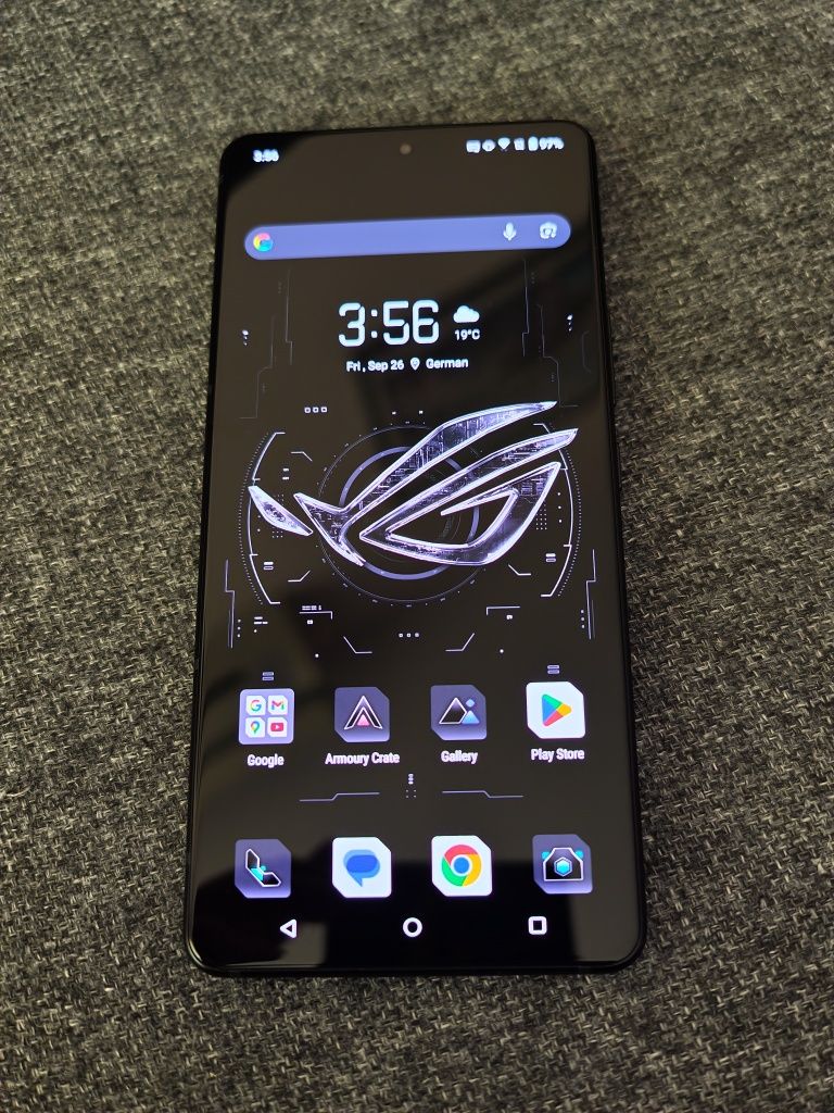 Продавам Asus ROG Phone 8 Pro