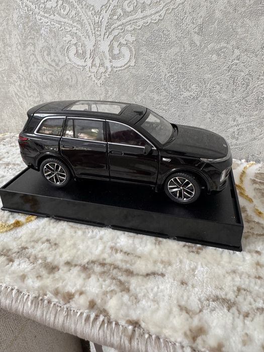 Lixiang L9 1:32 кичкиналаштирилган