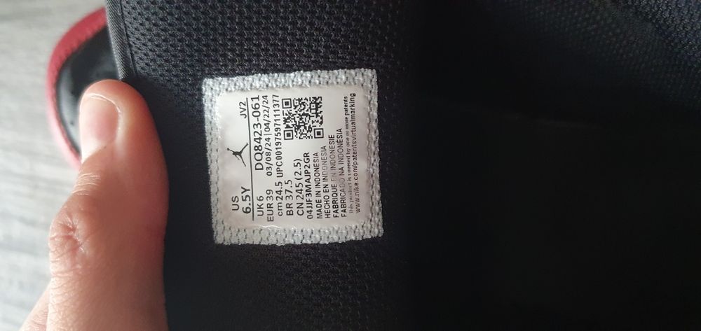 Jordan 1 , culoare roșii