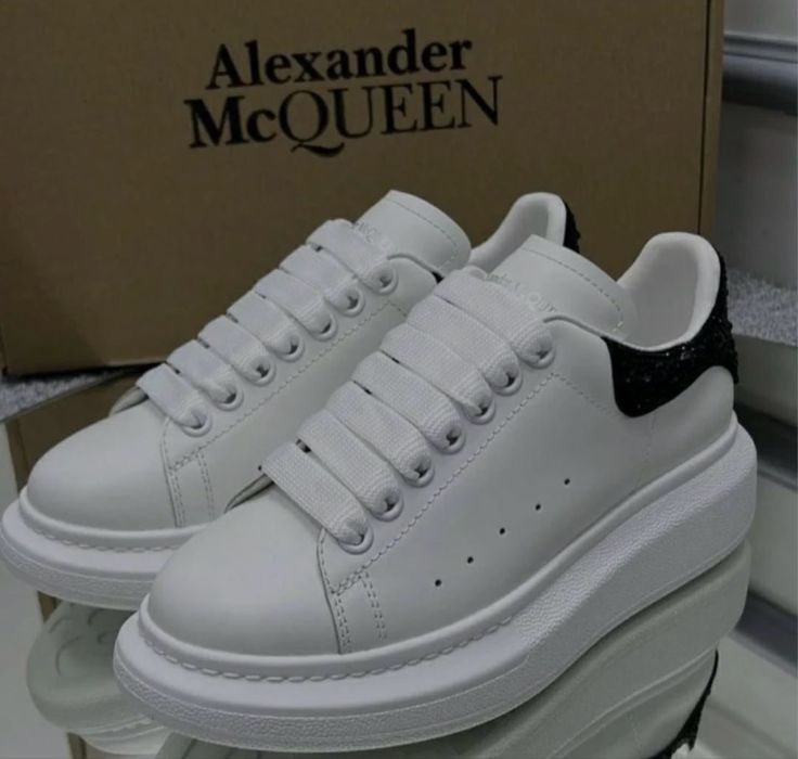 Adidasi Alexander McQueen si Amiri toate marimile disponibile