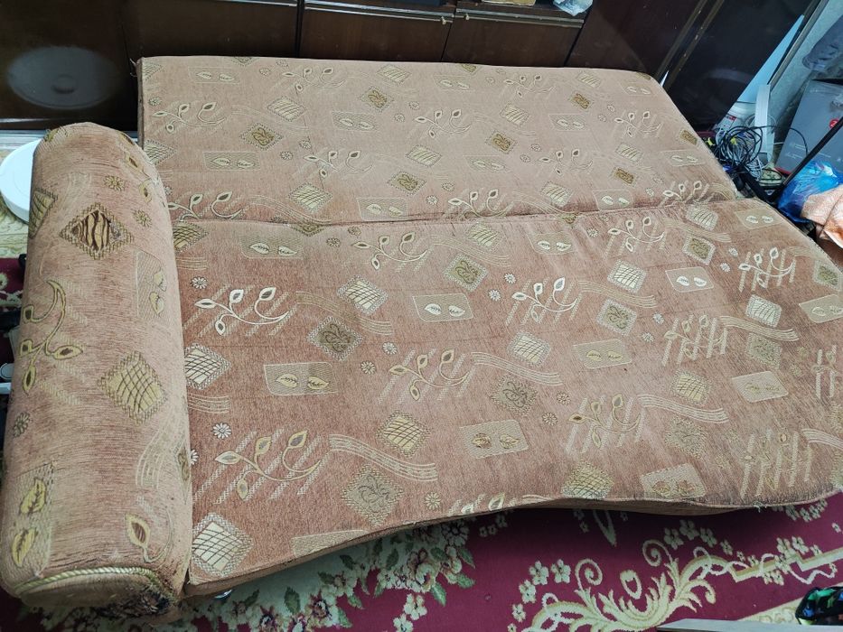 Продам диван-кровать(рояль) с сундуком