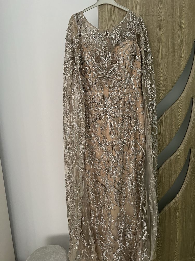 Rochie de nasa , nuti superba