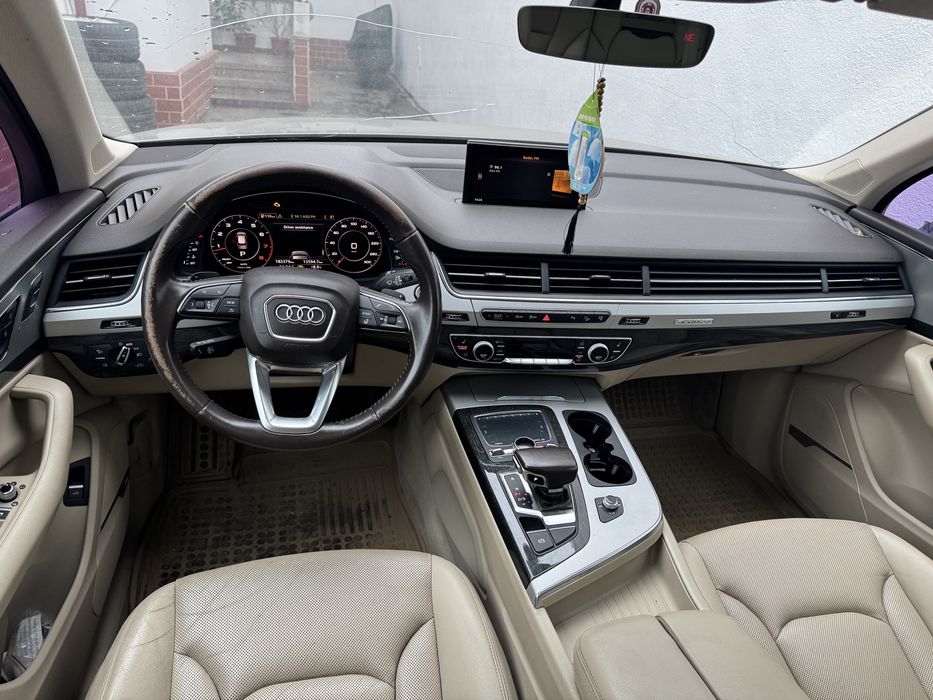 Audi Q7 - 7 locuri