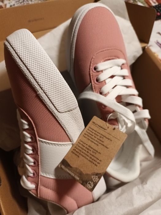 Продавам дамски маратонки Helly Henson размер36