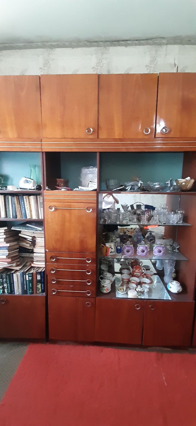 Продам советскую стенку.