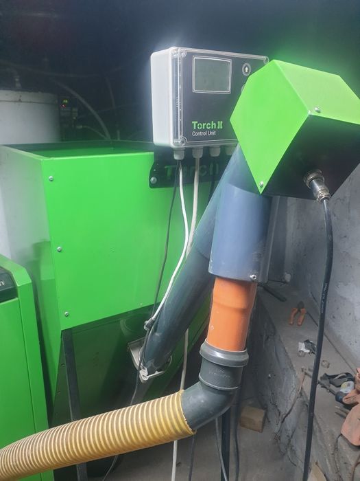 Продавам котел на пилети torch 20 kw използван два сезона