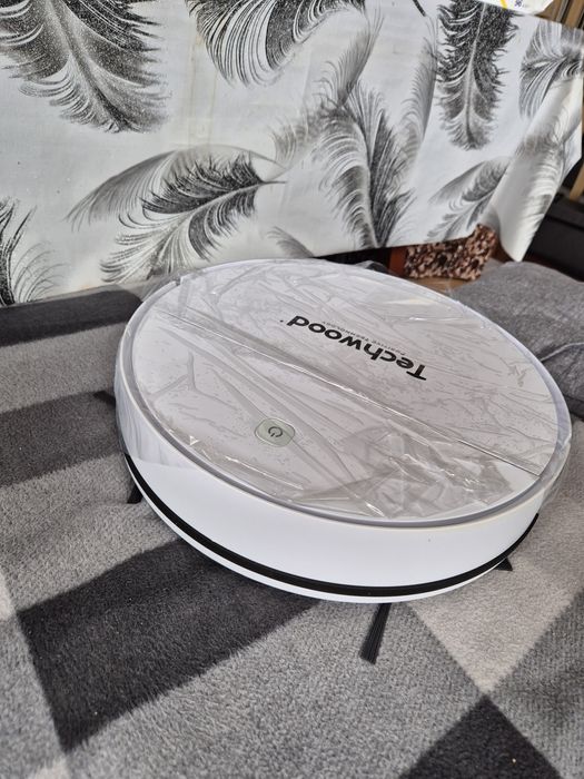 Робот - бяла цвят