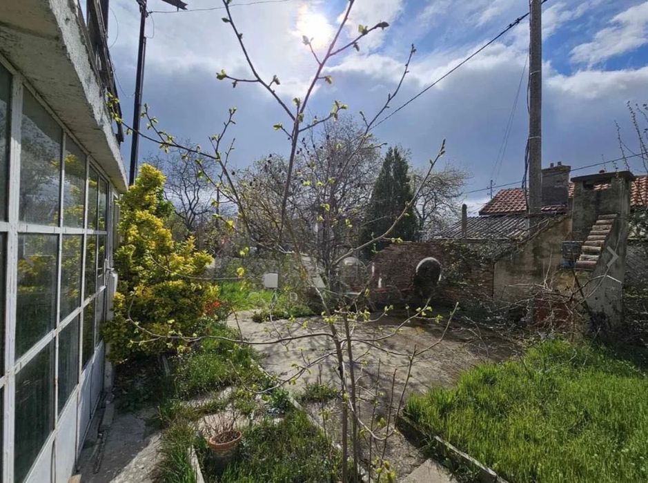 Продавам къща м-т Манастирски рид