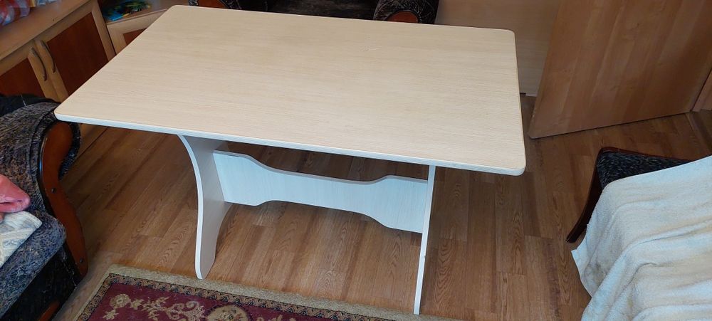 Продам стол кухонный