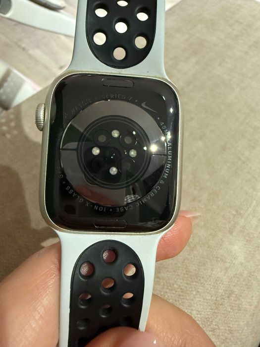 Apple Watch Nike Series 7 GPS, 45mm Starlight Aluminium Case