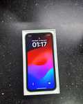 iPhone 11 green cu husă