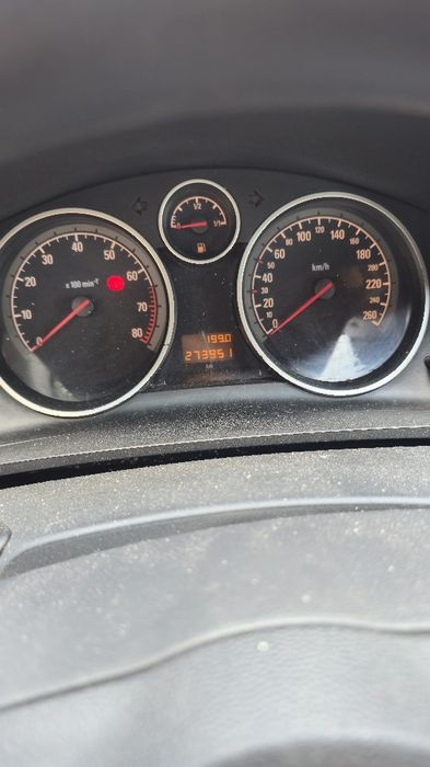 Vând Opel zafira