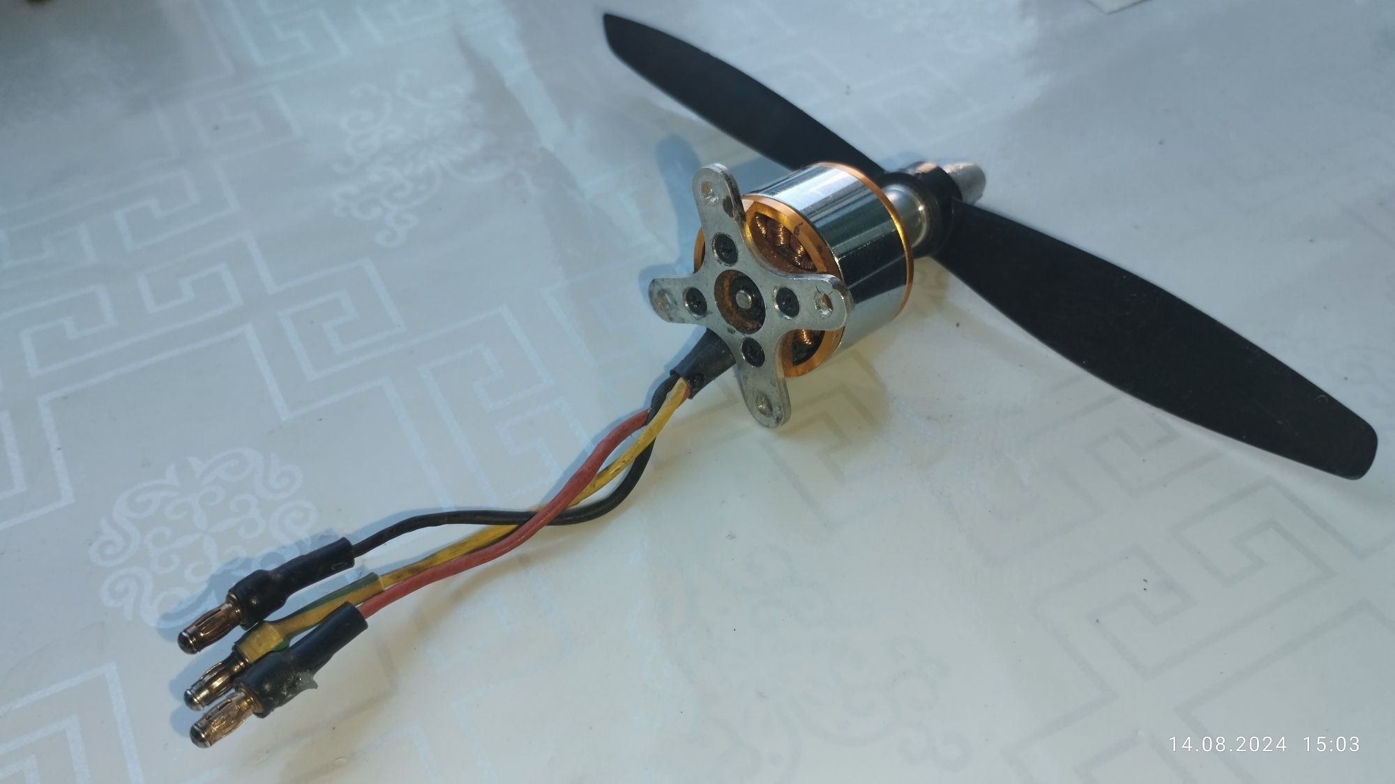 Мотор А2212-6Т (2200 KV) для  р/у  моделей  самолётов (2шт)