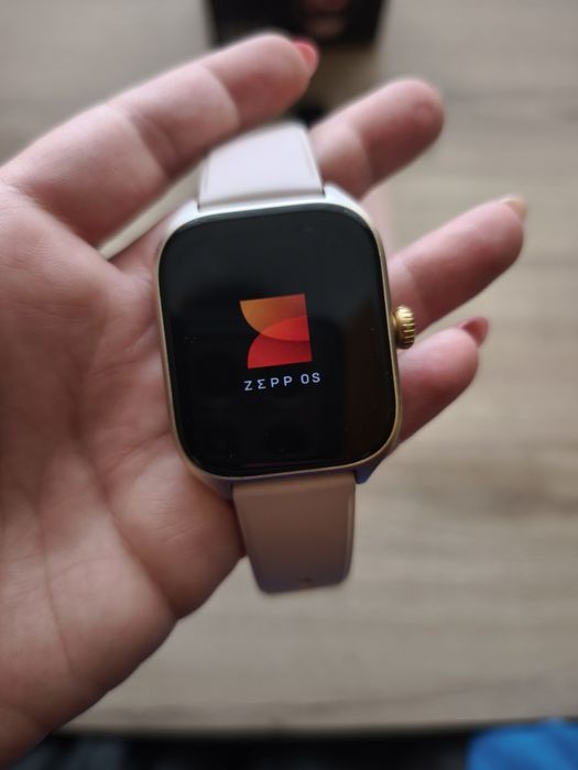 Смарт часовник Amazfit GTS 4