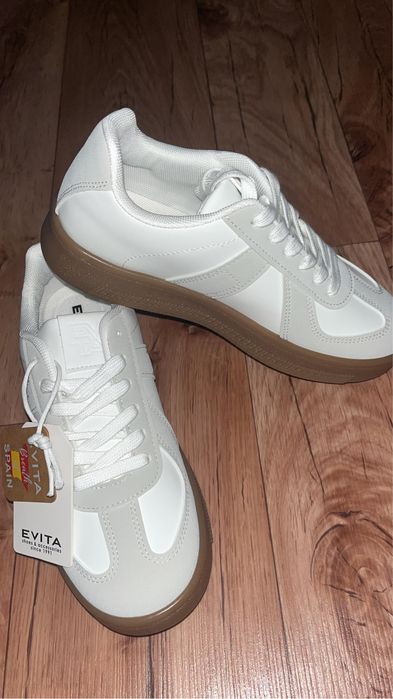 Продам кроссовки