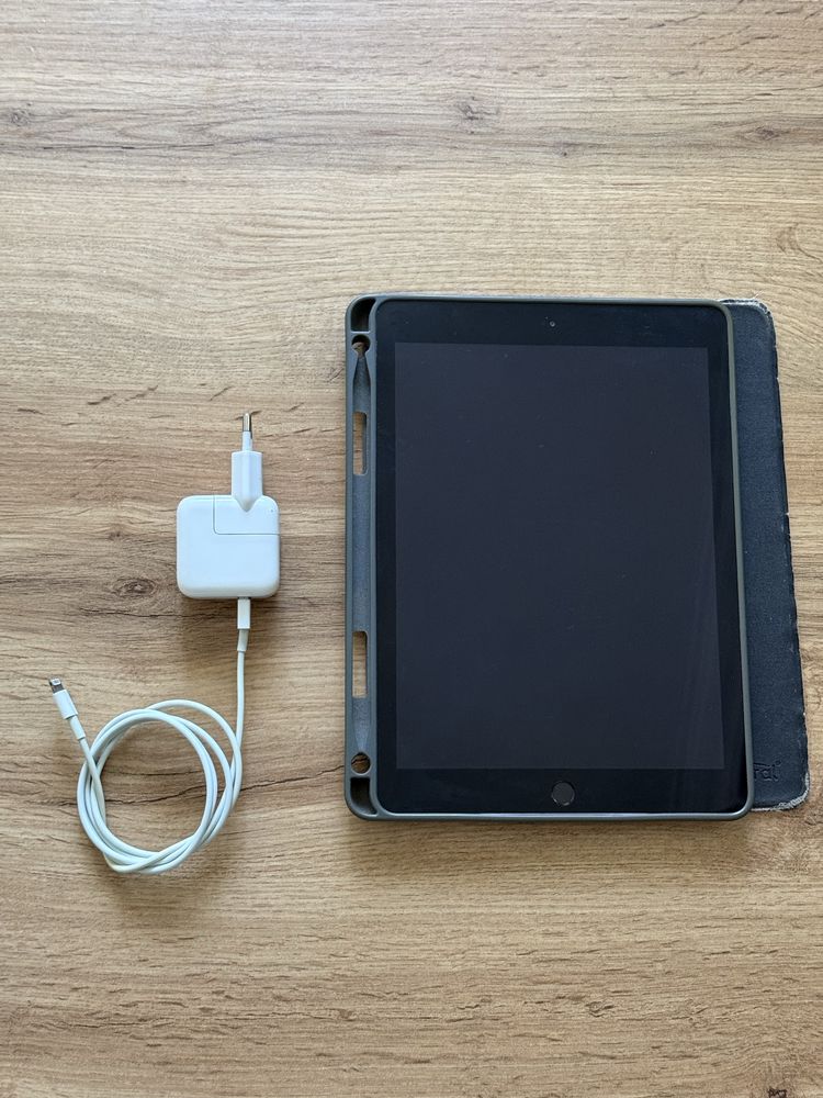 Ipad 32 GB, A1954 - 6то поколение отличен, без забележки