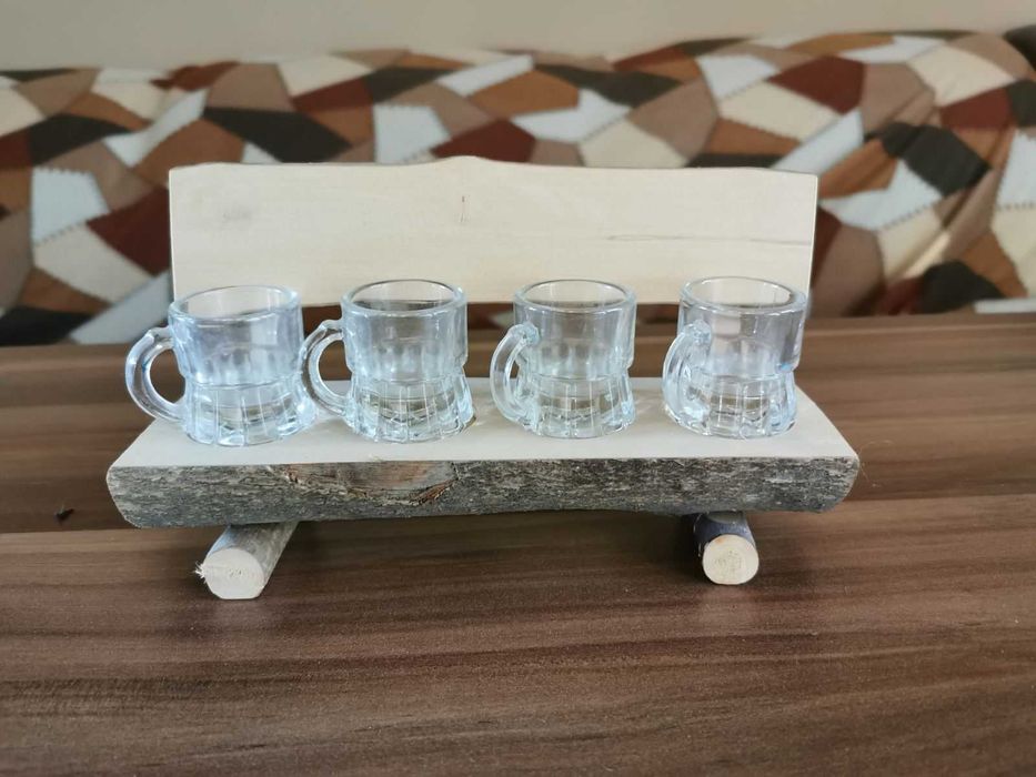 Чинии за сервиране, чаши за вино и бира.