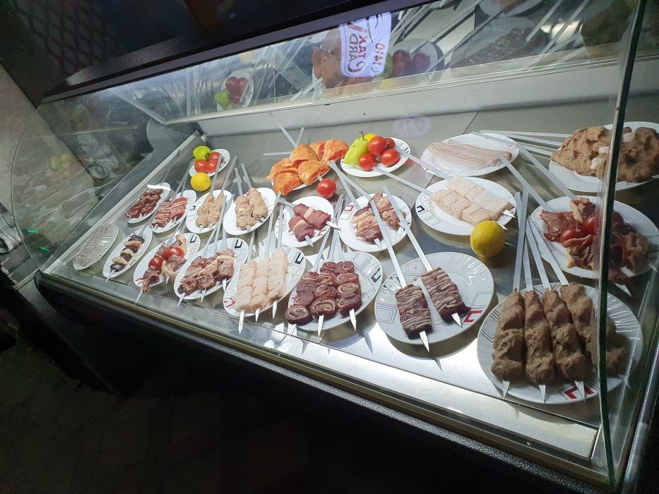 Витрина холодильник сотилади