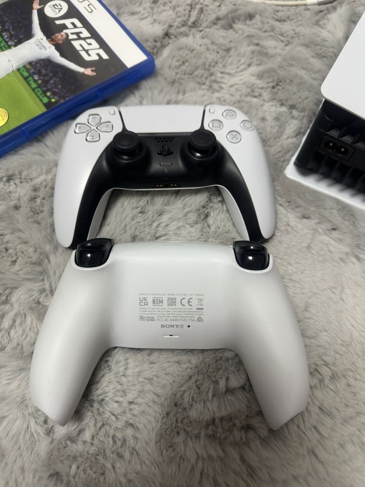 Playstation5 / PS5 DISK 2 controllere Dualsense + FC25
