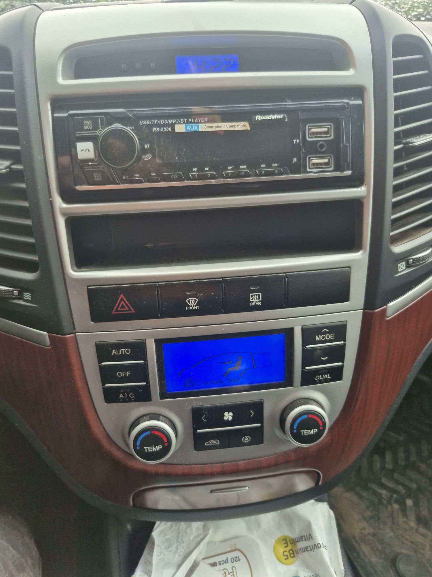 Hyundai santa fe.