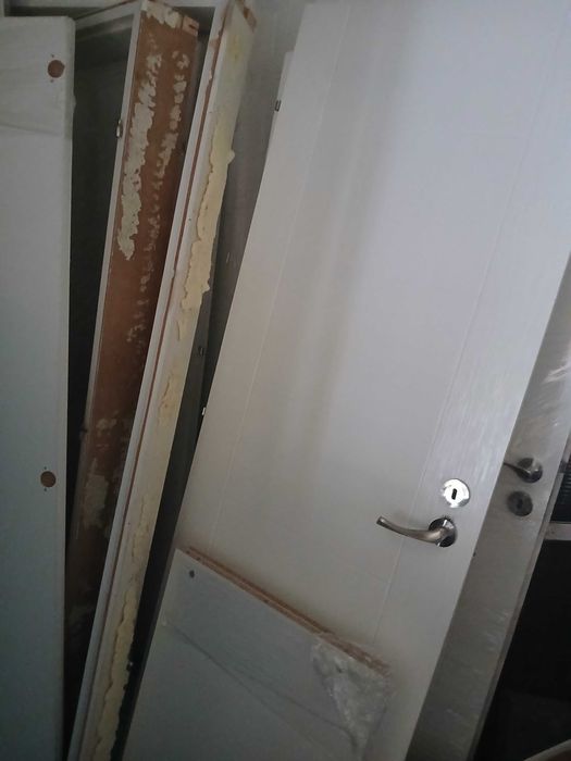 Врата с каса няколко броя