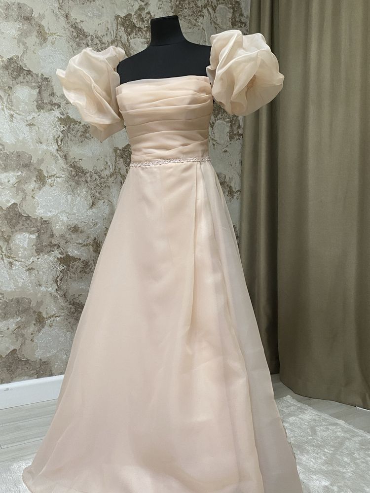 Продам красивое платье Krista Unique 46размера