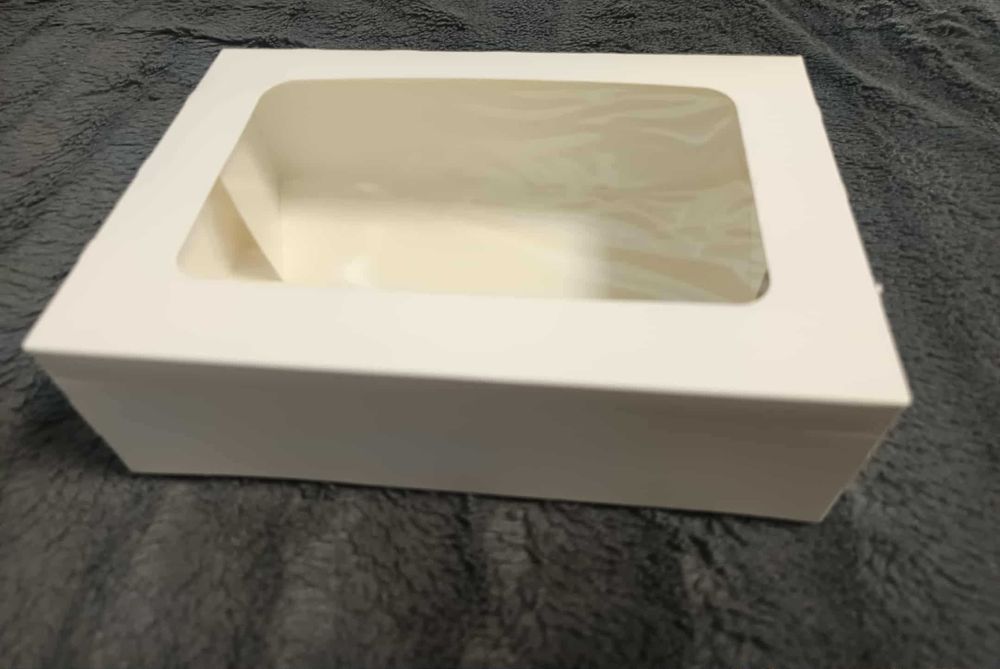 Картонена кутия с прозорец-110 броя