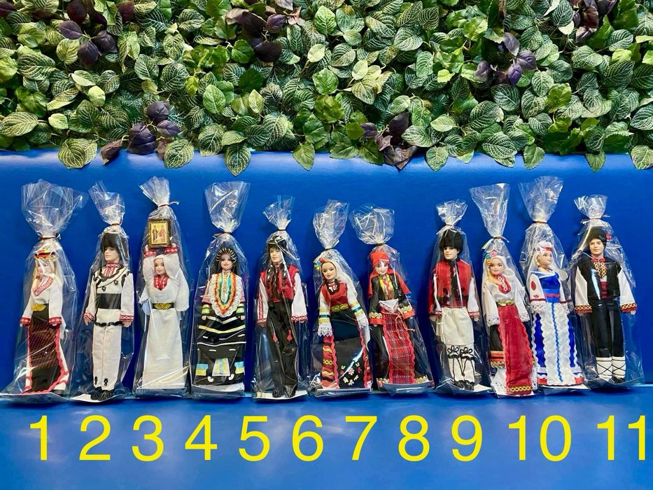 Кукли тип Барби и Кен в народни носии
