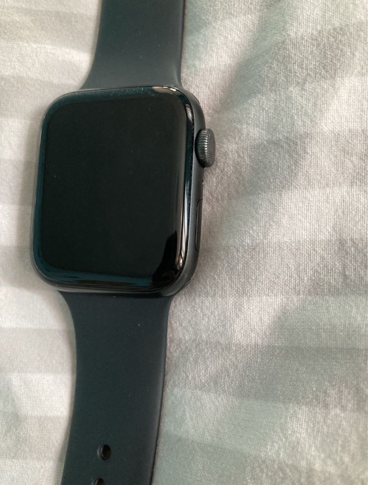 Продаю apple watch se 44mm