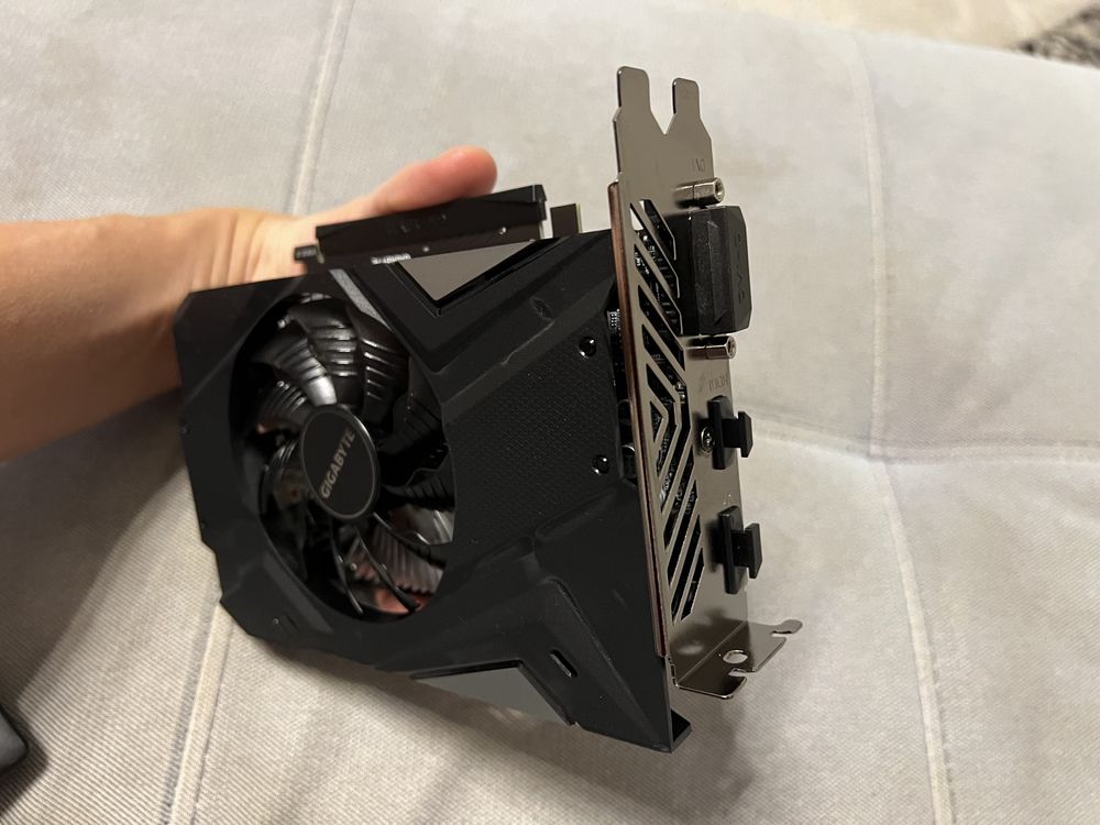 Продам видеокарту Gigabyte GTX 1650 Super OC