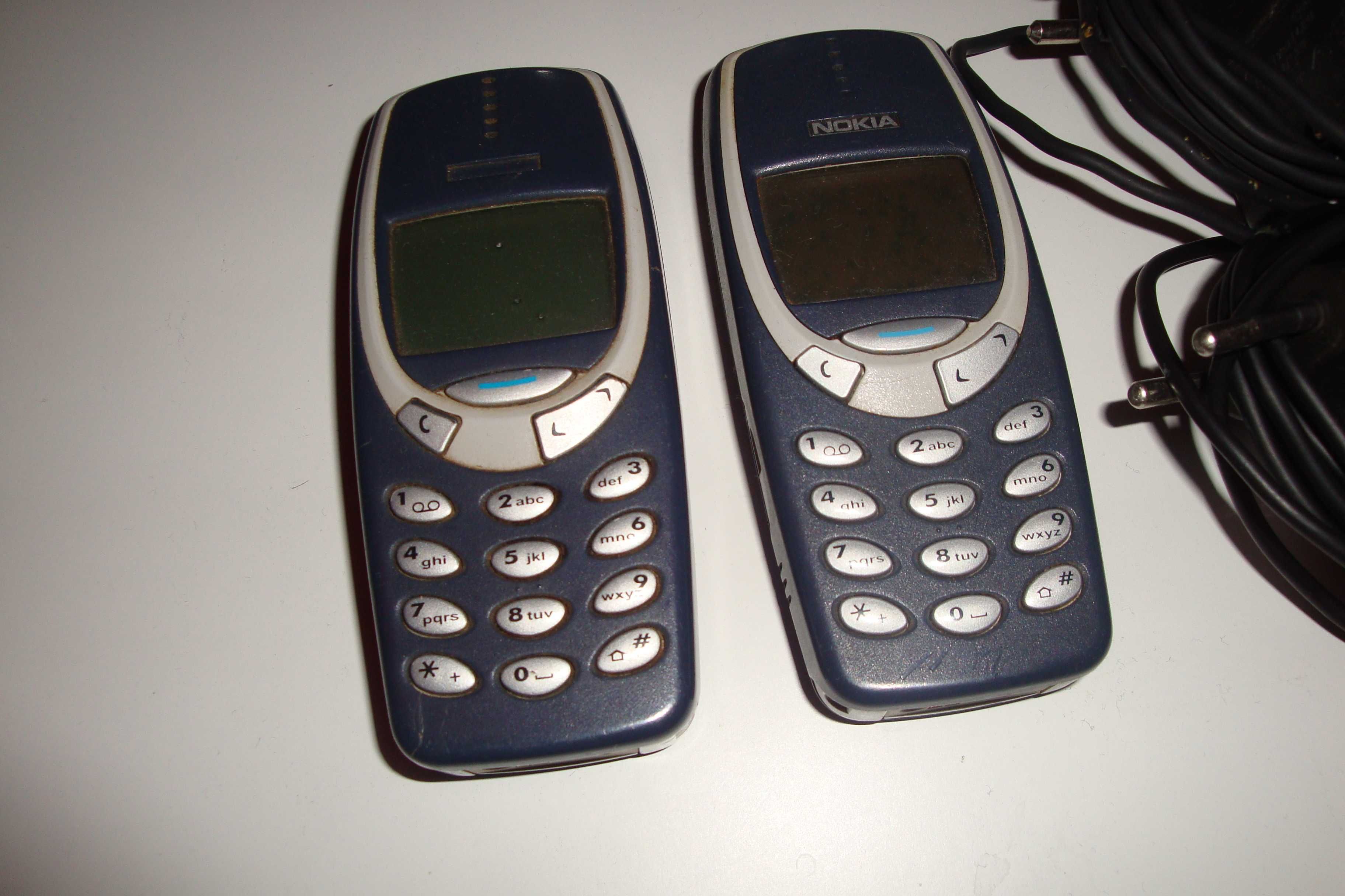 2 buc telefon Nokia 3310 cu incarcator pentru colectie