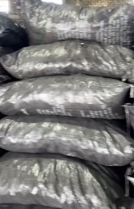 Калиброванный уголь в мешках