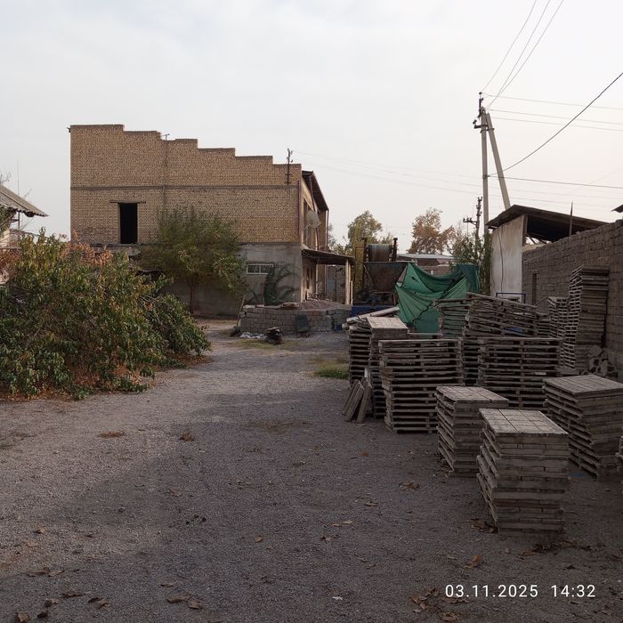 Бука шахриши центррида жой сотилади.