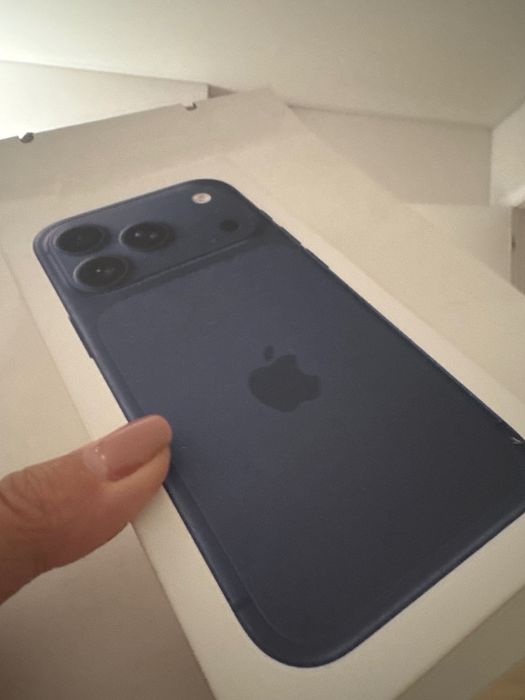 Iphone 17 Pro  синий 512GB