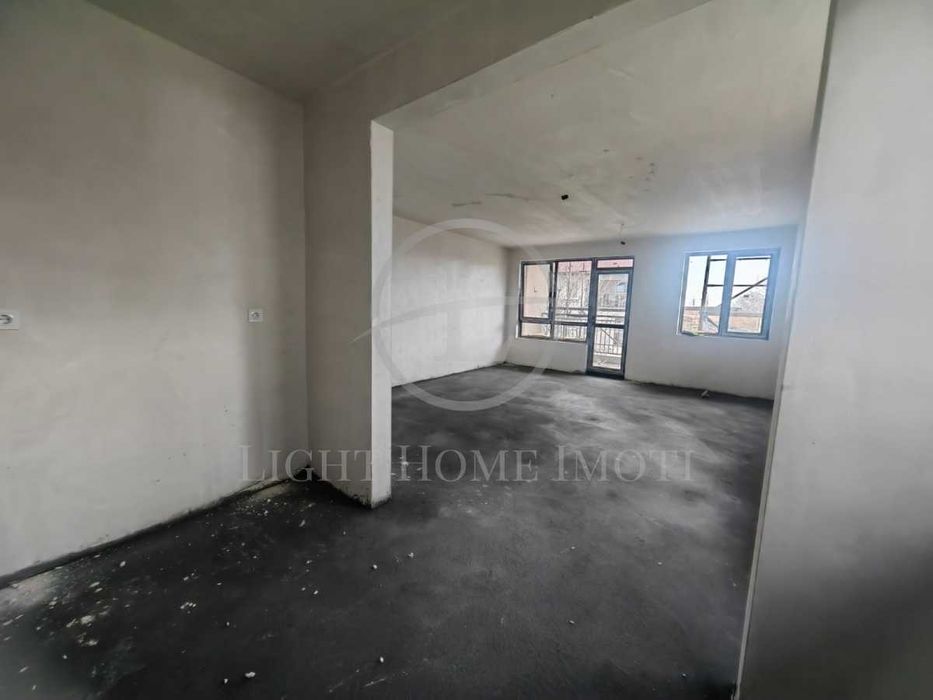 Продава се Тристаен апартамент в Пловдив, Остромила - 150 кв.м за 987 €/кв.м - Снимка #1