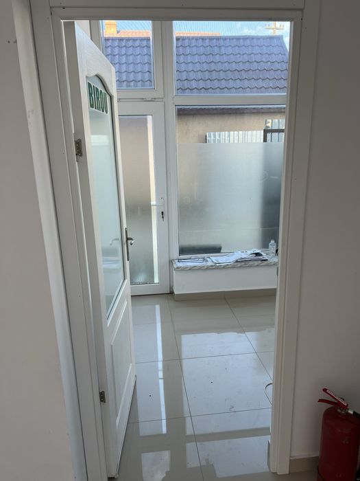 Spatiu comercial central in Apateu