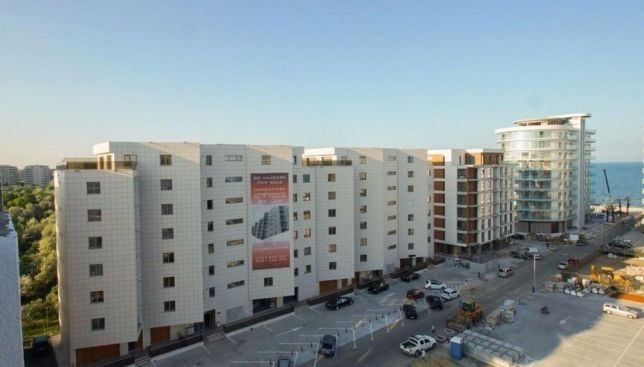 Garsoniera mamaia nord vis a vis Hotel Opera , White tower