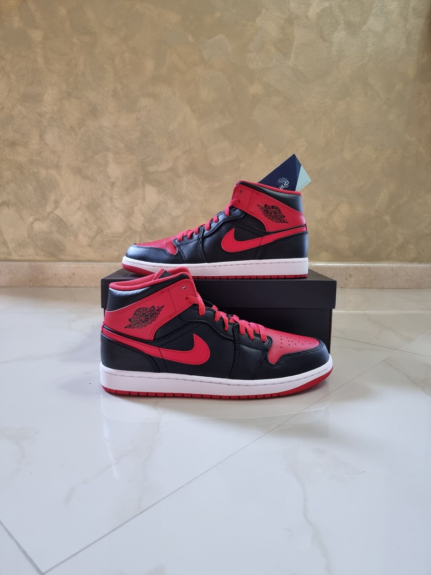 Jordan 1 mid Bred