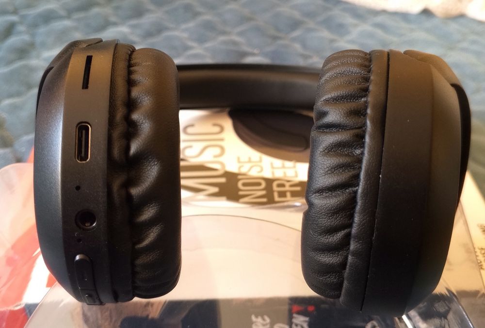 Bluetooth наушник сатылады.