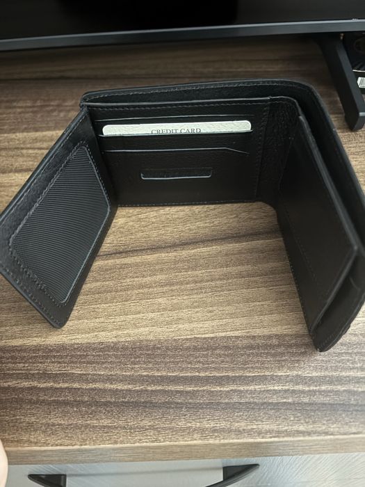 Портфейл Gucci.