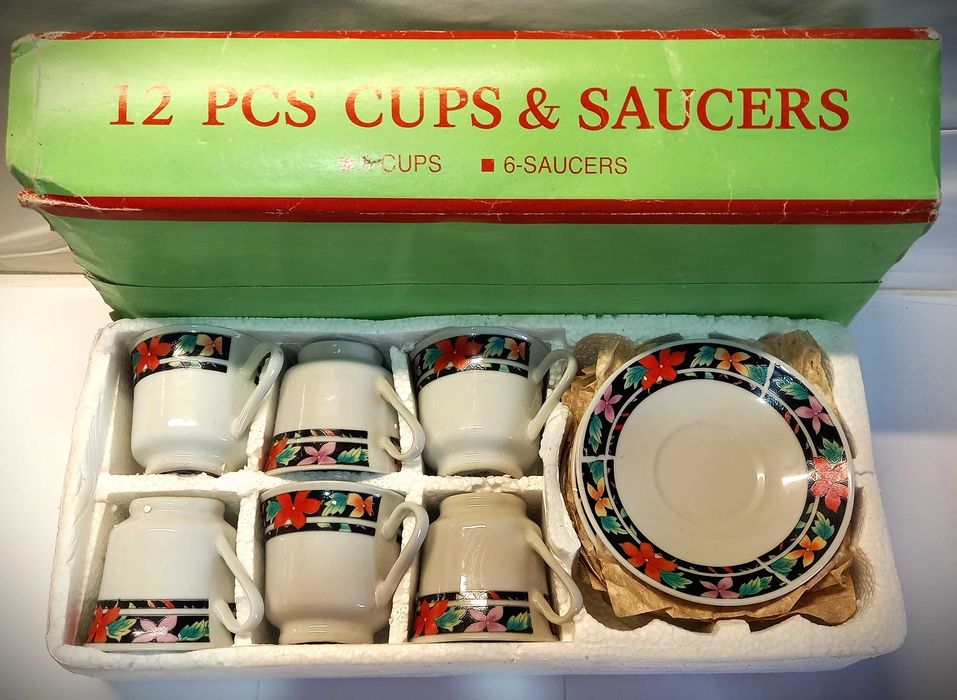 Set de cafea, 6 cesti si 6 farfurioare din portelan, nefolosite