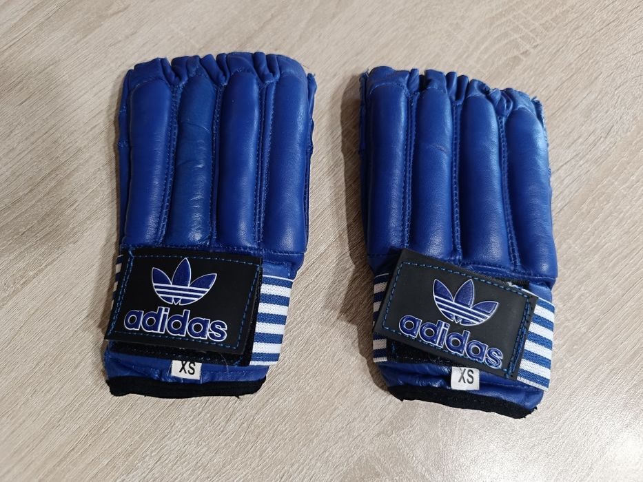 Перчатки для единоборств