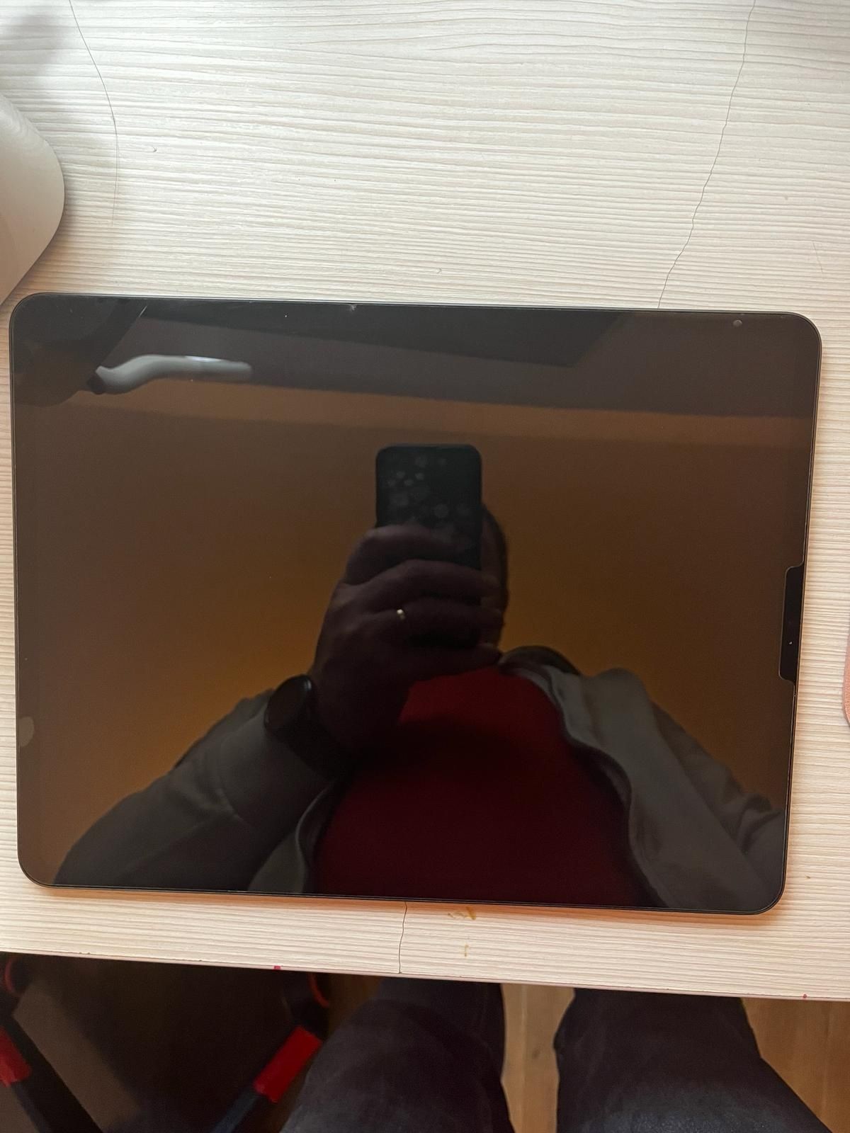 iPad Pro 5th gen 12,9" 2021 256gb + o sticlă de protectie și doua huse
