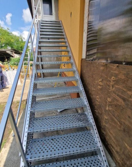 Scări metalice galvanizate la orice demisiune asiguram transport ori u