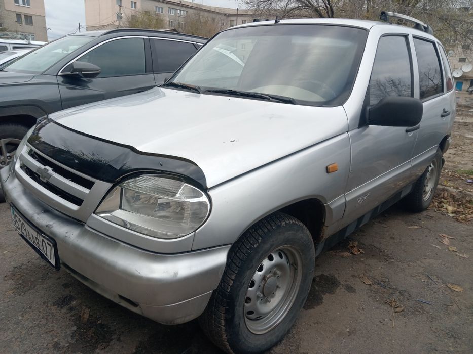 Продаётся нива 2006...Приора 2 люкс газ бинзин 2014