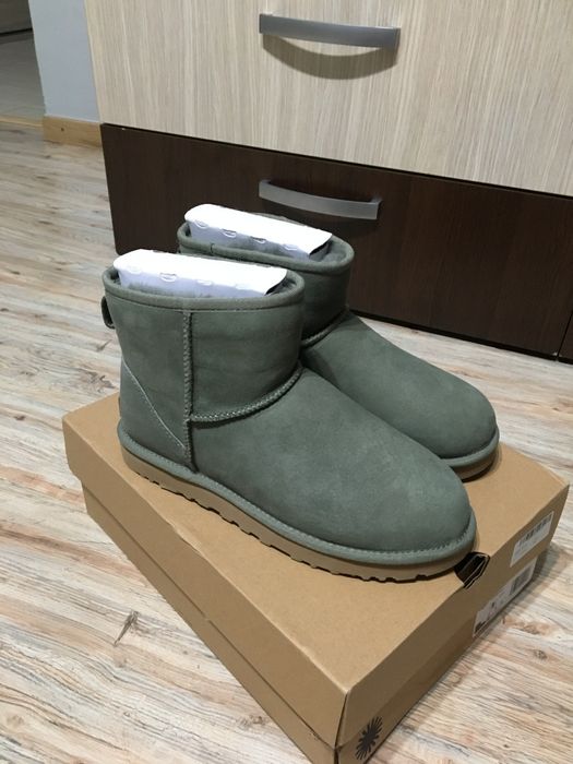 UGG Classic Mini II